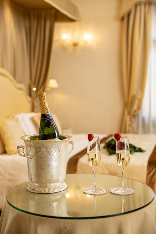 Executive Suite,1651727498:JPEG